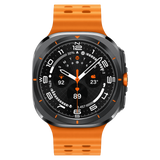 Samsung Galaxy Watch Ultra gris titane avec bracelet orange, cadran
